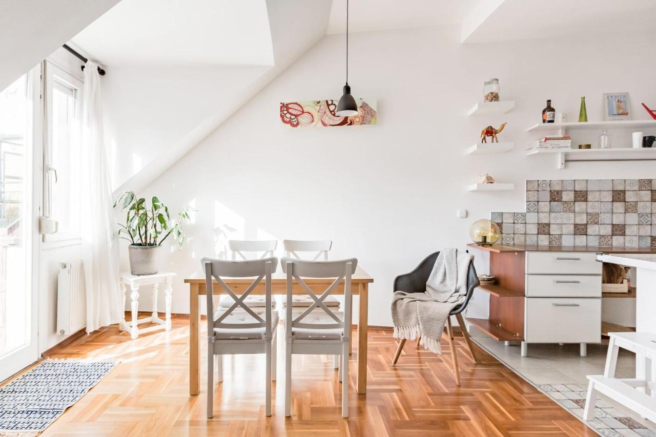 Relax Into Loft Living At A Light-Filled City Escape Budapest Exterior foto