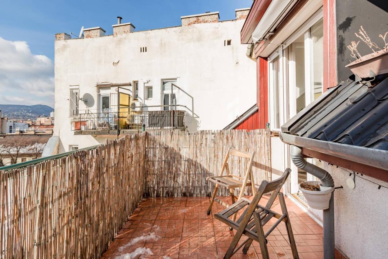 Relax Into Loft Living At A Light-Filled City Escape Budapest Exterior foto
