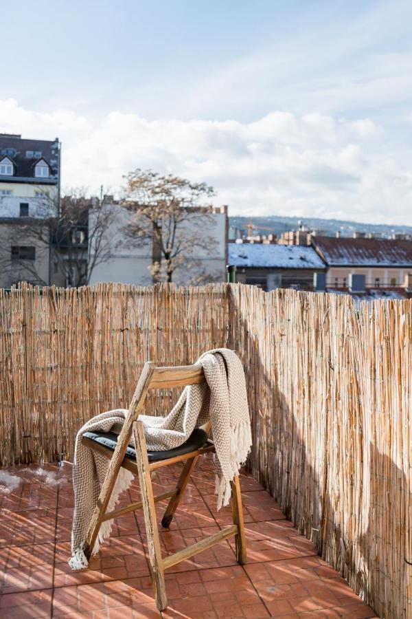 Relax Into Loft Living At A Light-Filled City Escape Budapest Exterior foto